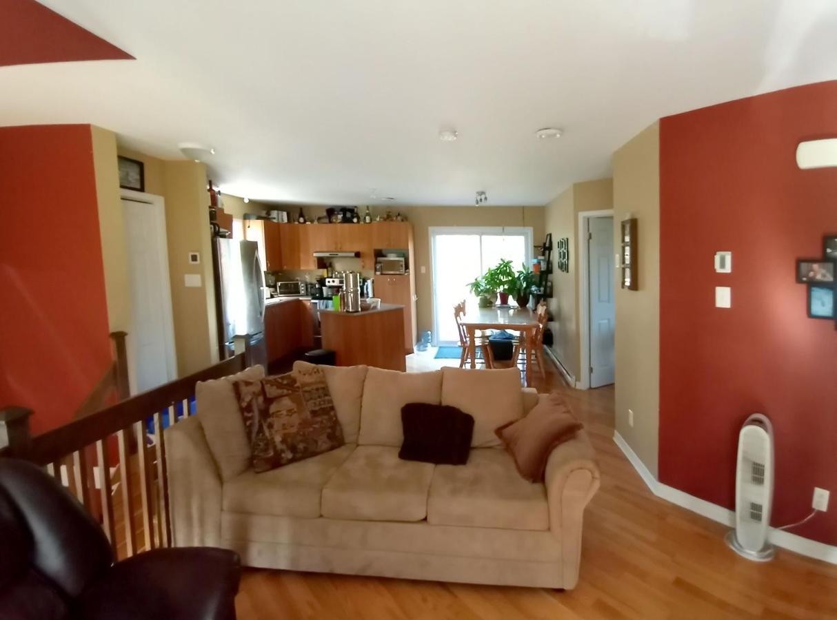 Guests Room For Rent / Chambre Prive Dans Maison Partager Maria 외부 사진